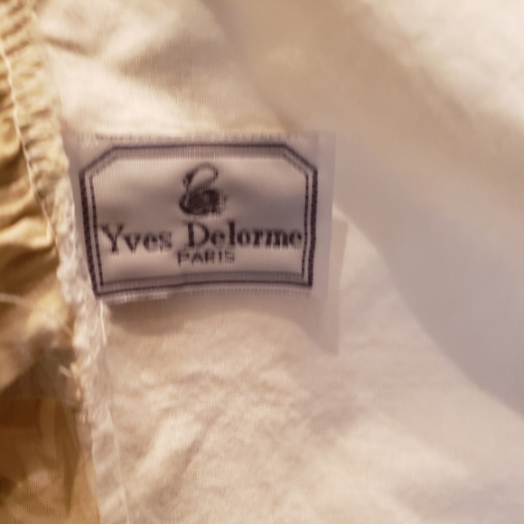 Yves Delorme Full Split-corner Bedskirt - Picture 2 of 3